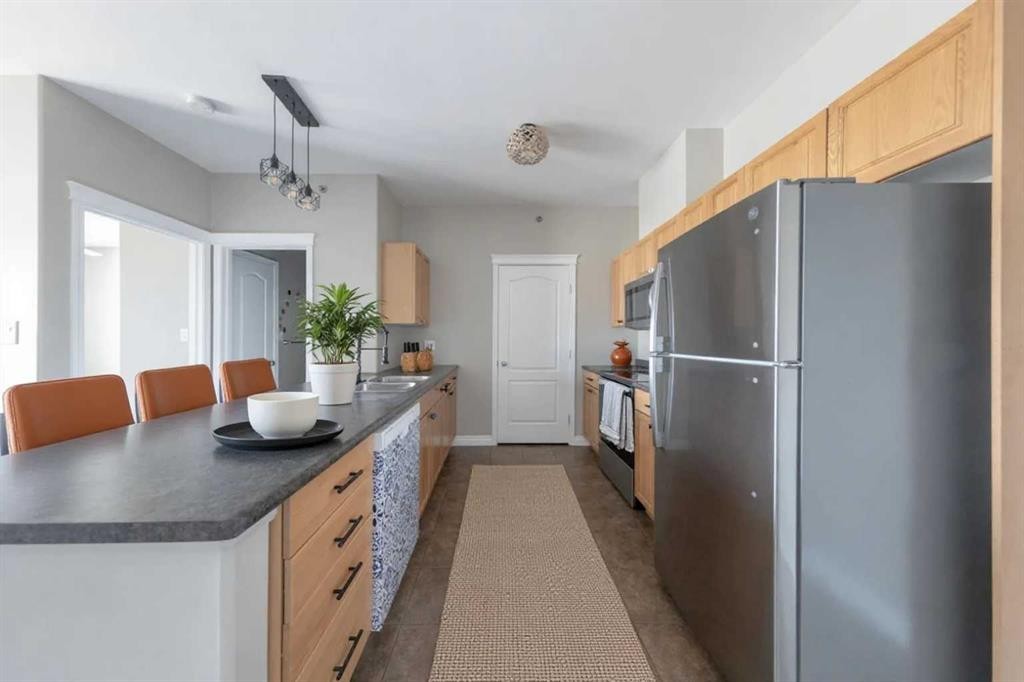 #405-6802 42 Street, Lloydminster, AB - Indoor Photo Showing Other Room