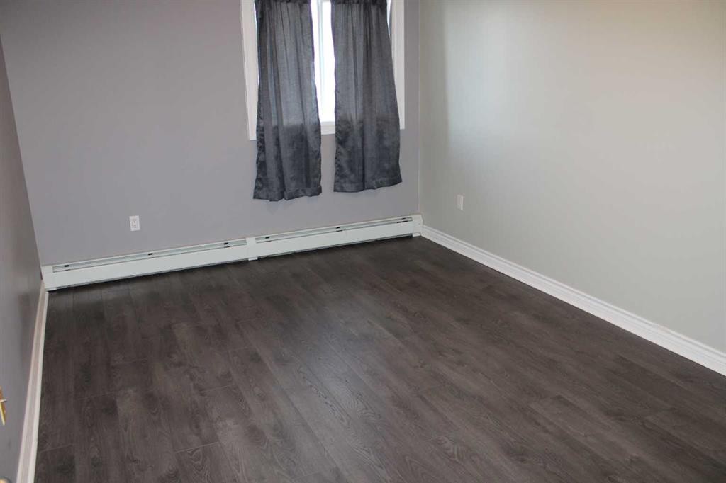 207A-5101 18 Street, Lloydminster, AB - Indoor Photo Showing Other Room