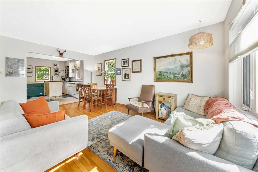 4828 42 Street, Lloydminster, SK - Indoor Photo Showing Living Room