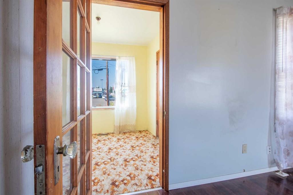 1828 49 Avenue, Lloydminster, SK - Indoor