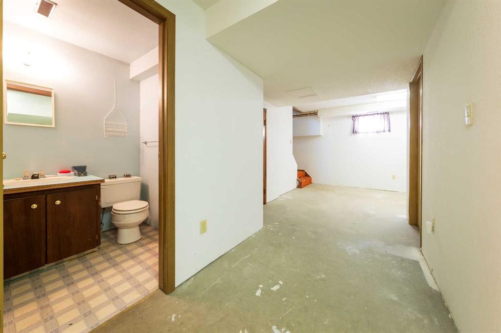 1828 49 Avenue, Lloydminster, SK - Indoor Photo Showing Other Room