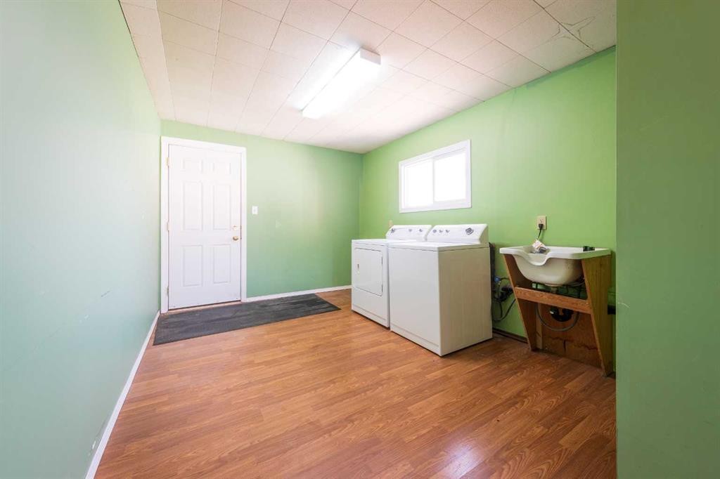1828 49 Avenue, Lloydminster, SK - Indoor Photo Showing Laundry Room