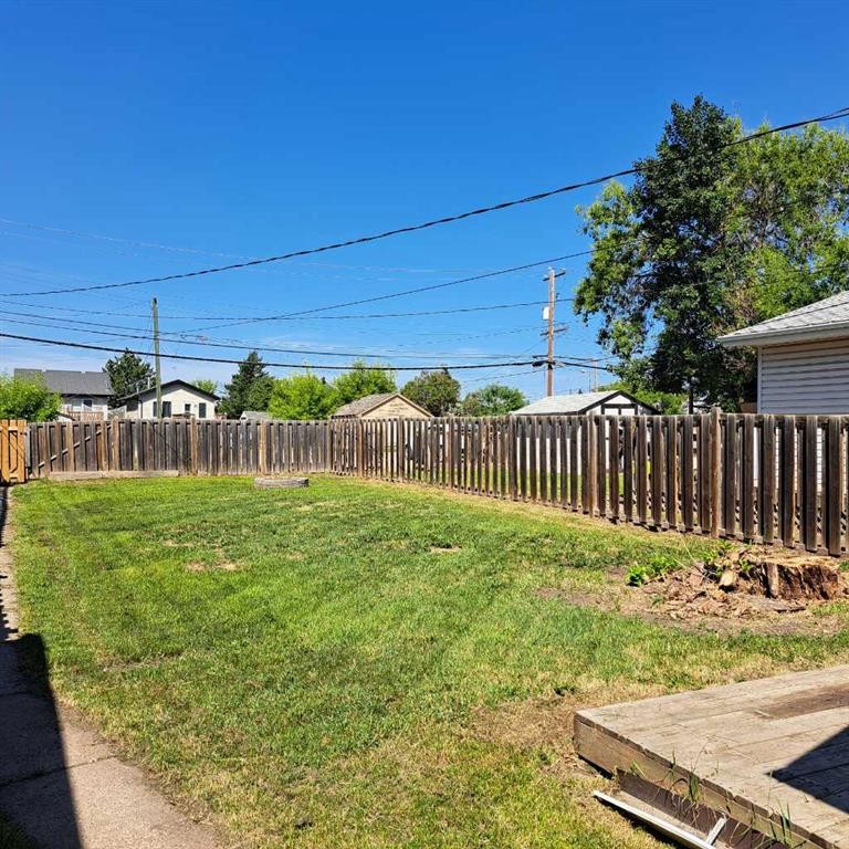 5308 49Th Avenue, Lloydminster, SK - Outdoor