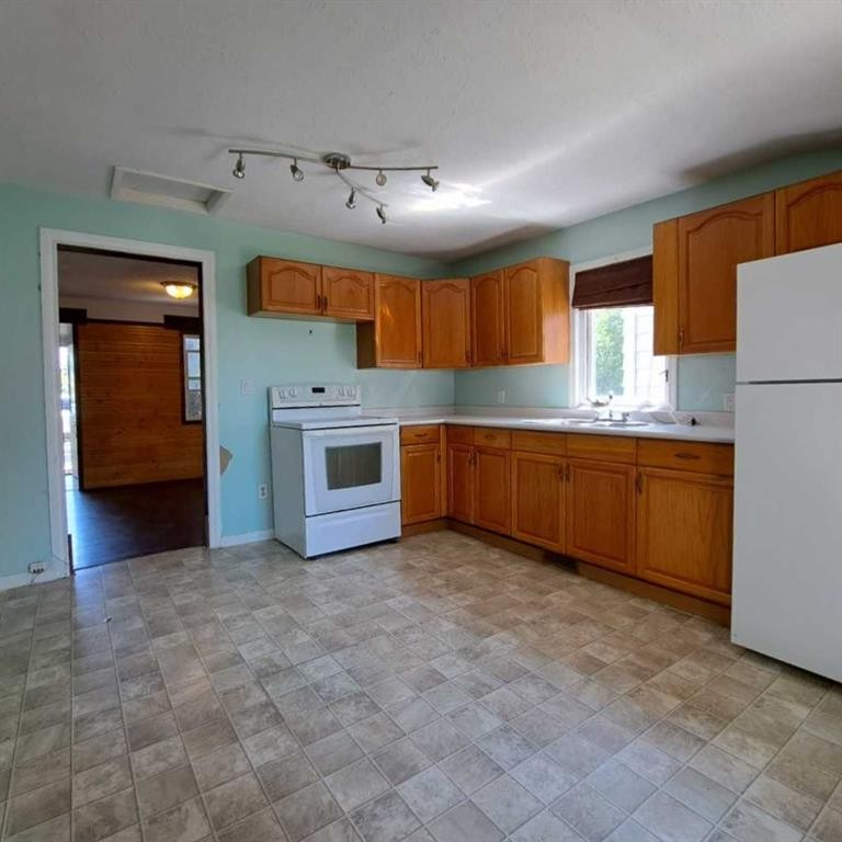 5308 49Th Avenue, Lloydminster, SK - Indoor Photo Showing Kitchen With Double Sink