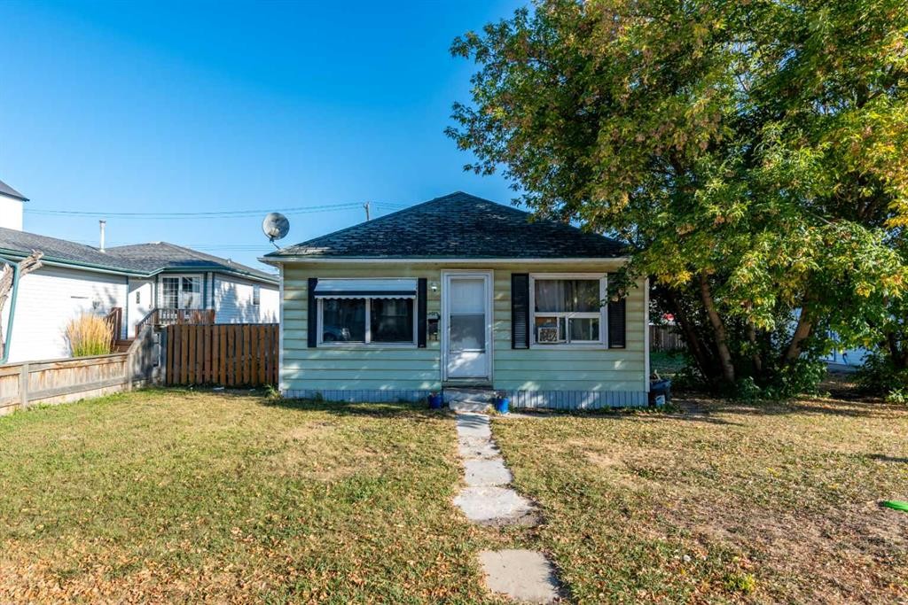 5012 47 Street, Lloydminster, AB - Outdoor