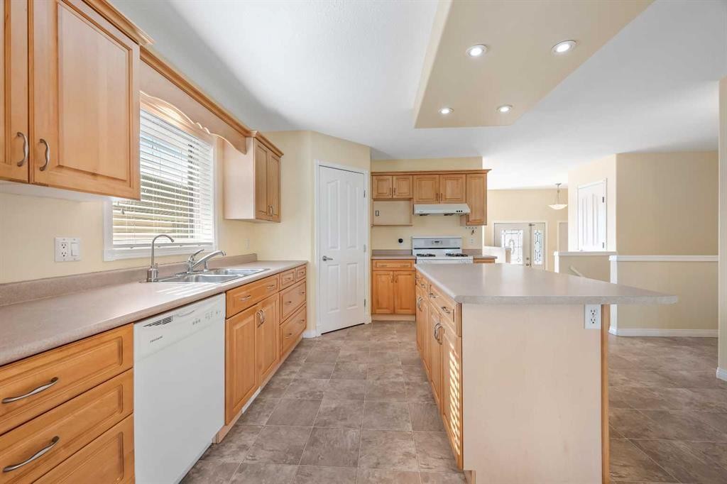 4926 51 Avenue, Kitscoty, AB - Indoor Photo Showing Kitchen With Double Sink