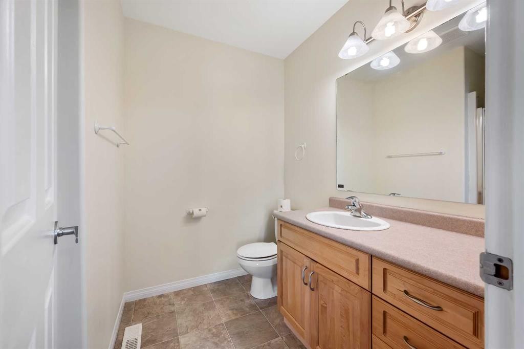 4926 51 Avenue, Kitscoty, AB - Indoor Photo Showing Bathroom