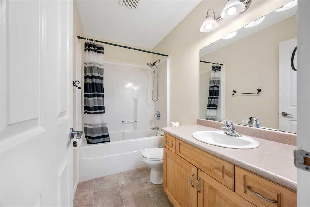 4926 51 Avenue, Kitscoty, AB - Indoor Photo Showing Bathroom