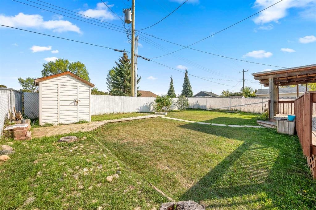 4926 51 Avenue, Kitscoty, AB - Outdoor With Backyard