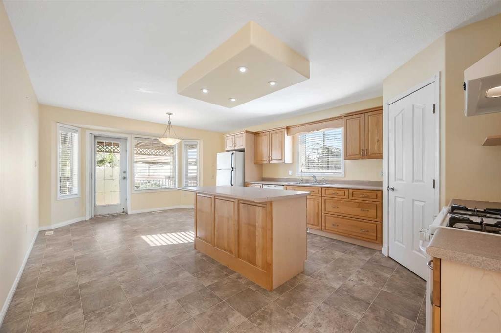 4926 51 Avenue, Kitscoty, AB - Indoor Photo Showing Kitchen