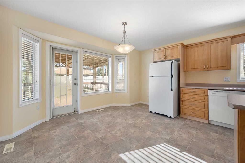4926 51 Avenue, Kitscoty, AB - Indoor Photo Showing Kitchen
