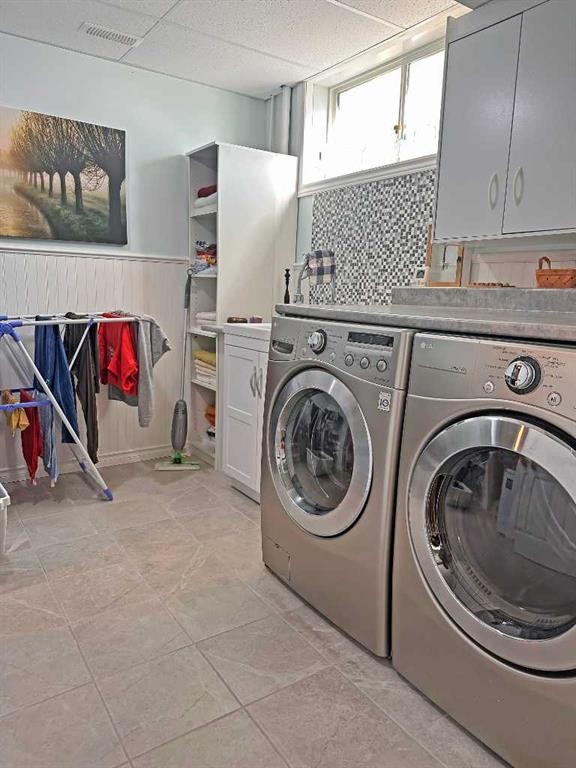 5902 41 Street, Lloydminster, AB - Indoor Photo Showing Laundry Room