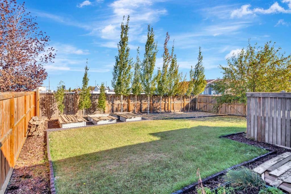 5902 41 Street, Lloydminster, AB - Outdoor