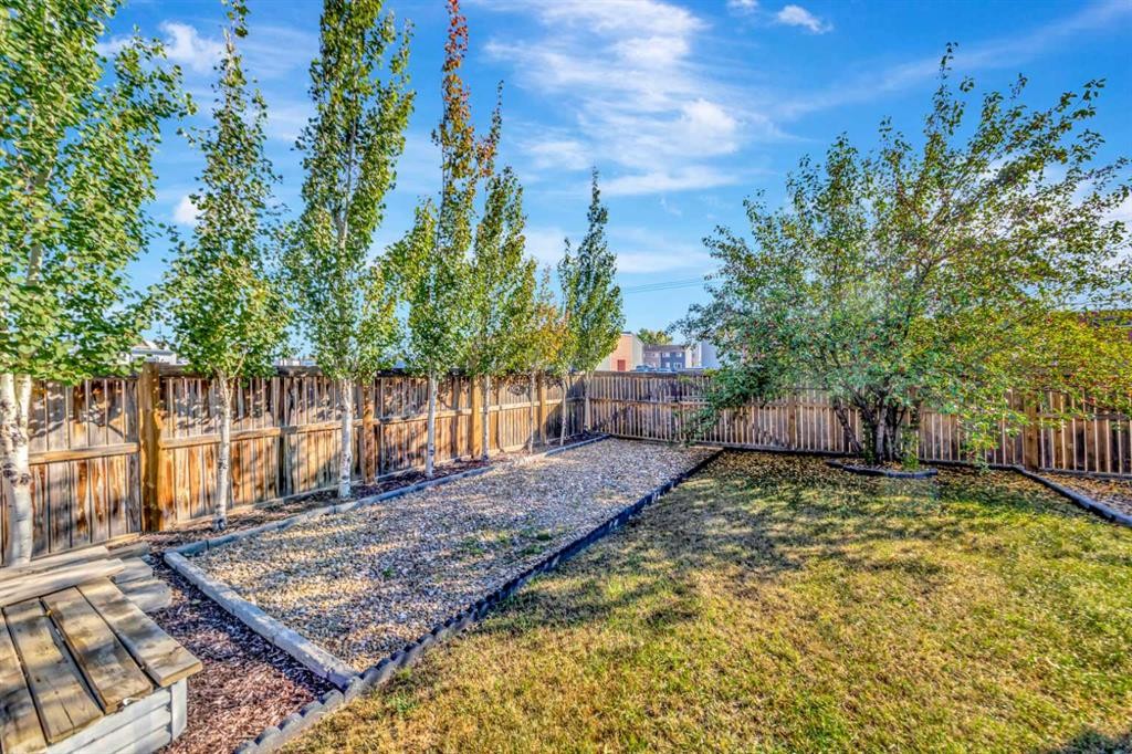 5902 41 Street, Lloydminster, AB - Outdoor