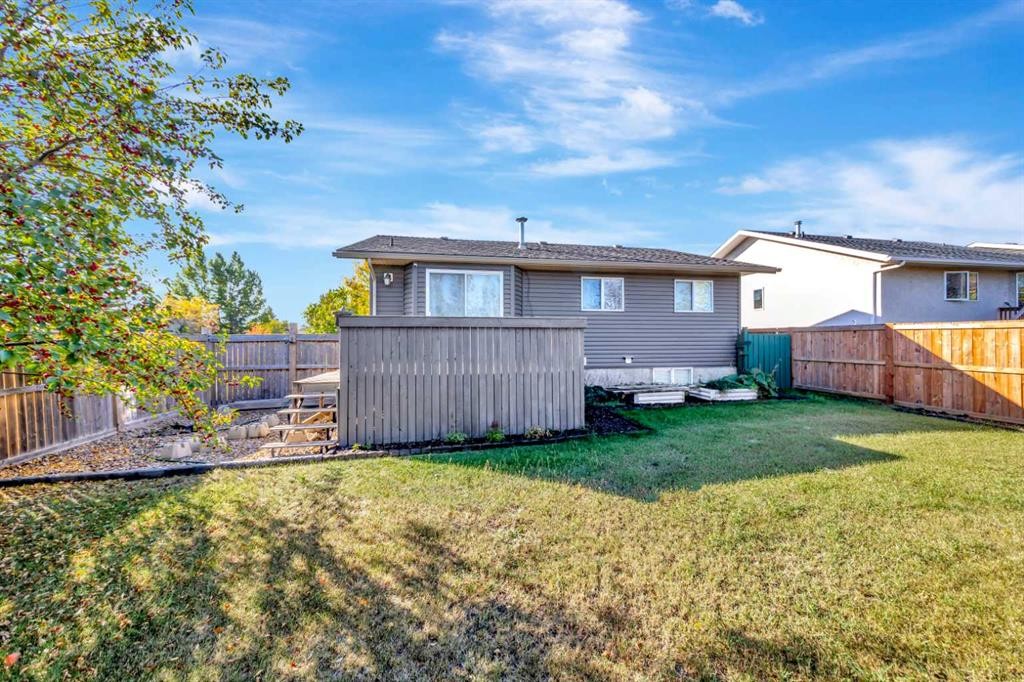 5902 41 Street, Lloydminster, AB - Outdoor