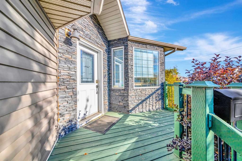 5902 41 Street, Lloydminster, AB - Outdoor