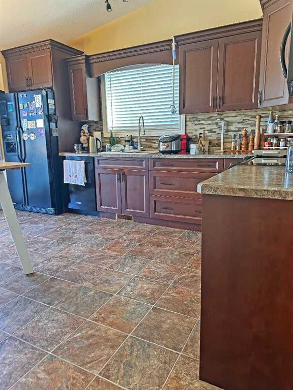 5902 41 Street, Lloydminster, AB - Indoor Photo Showing Kitchen