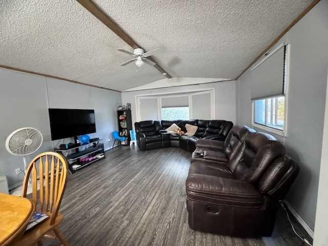 32384 Hwy 16, Rural, SK - Indoor Photo Showing Living Room