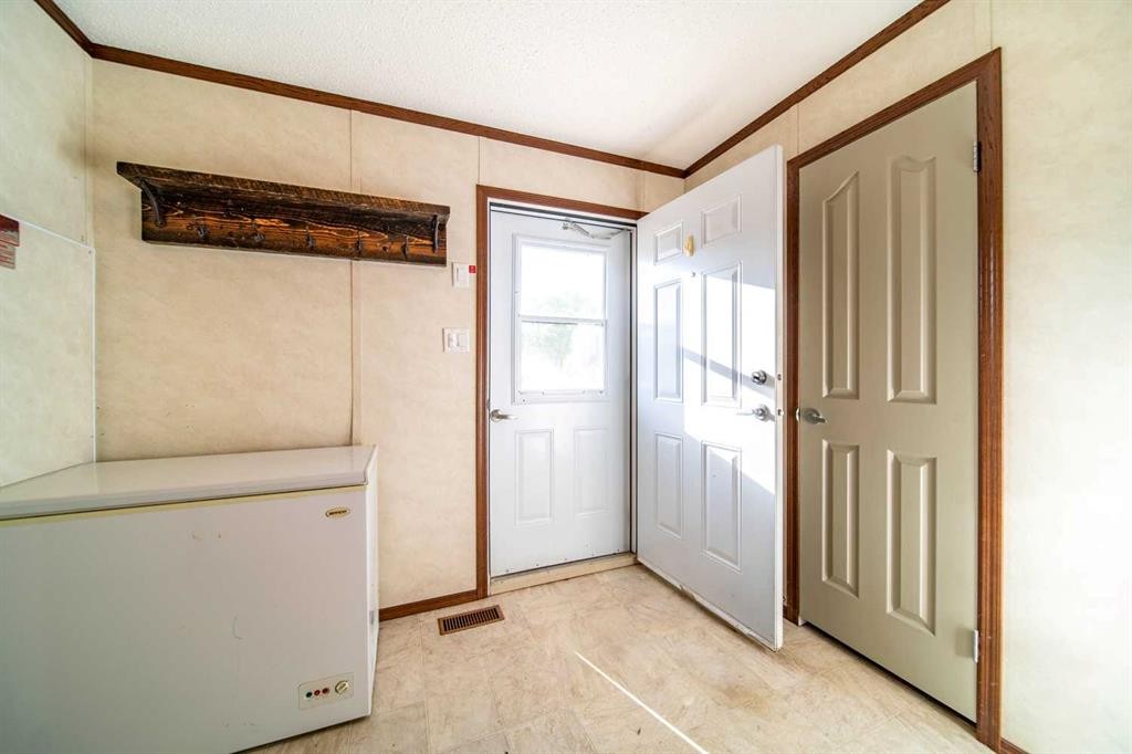 140 Hazel Street, Metiskow, AB - Indoor Photo Showing Other Room
