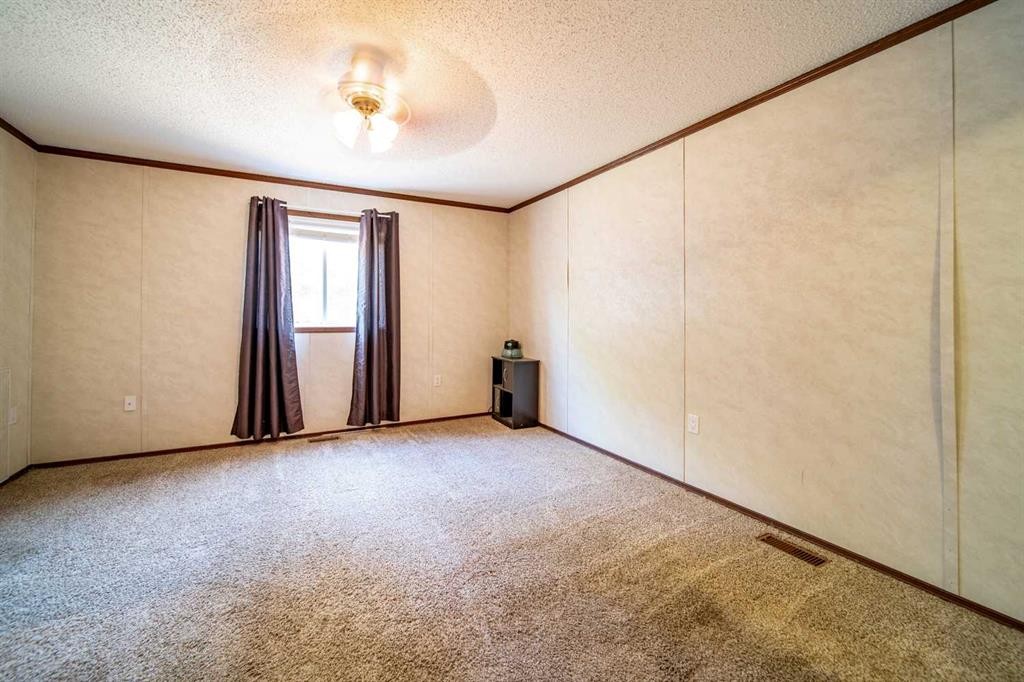140 Hazel Street, Metiskow, AB - Indoor Photo Showing Other Room