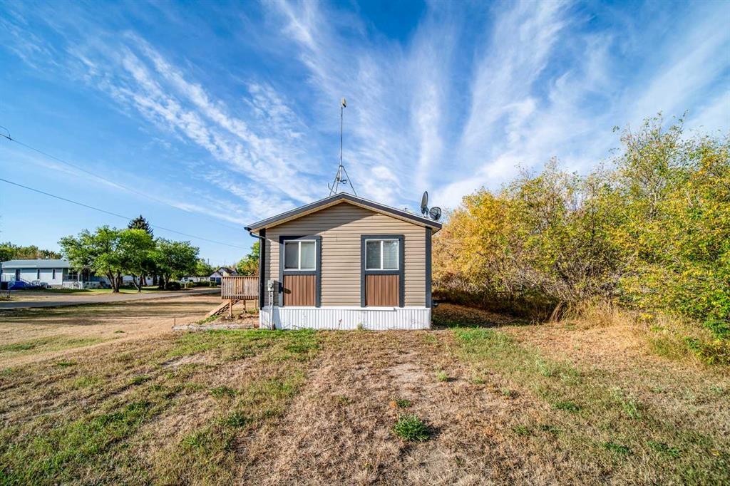 140 Hazel Street, Metiskow, AB - Outdoor