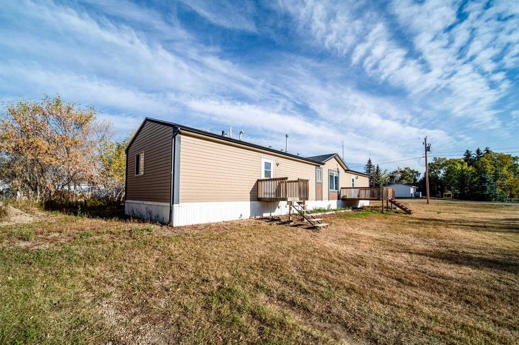 140 Hazel Street, Metiskow, AB - Outdoor