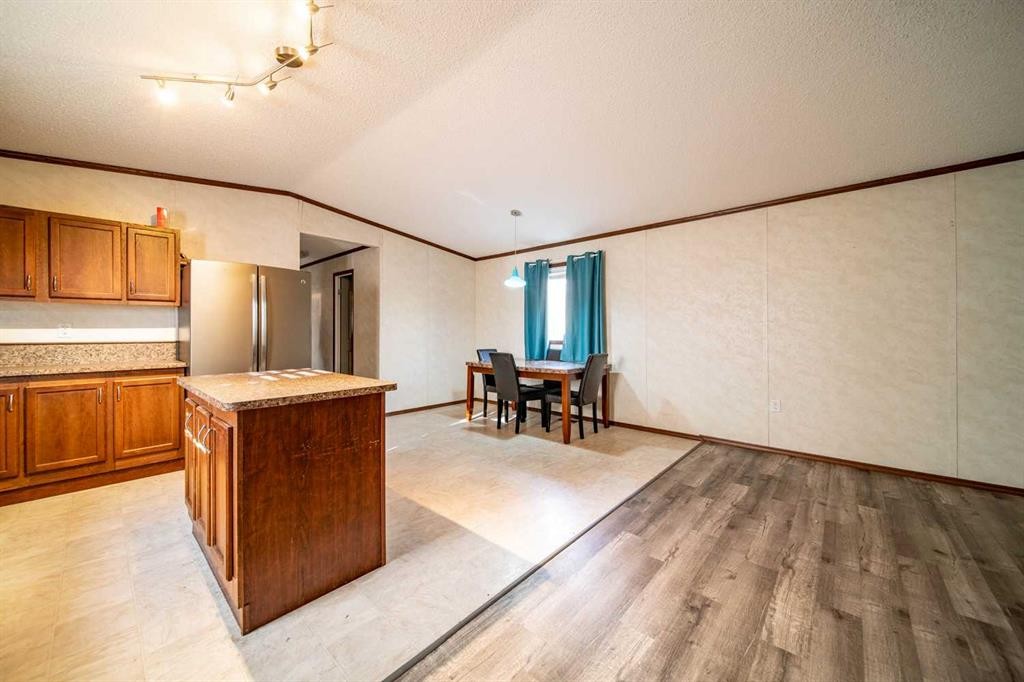 140 Hazel Street, Metiskow, AB - Indoor Photo Showing Kitchen