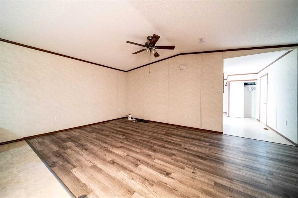 140 Hazel Street, Metiskow, AB - Indoor Photo Showing Other Room