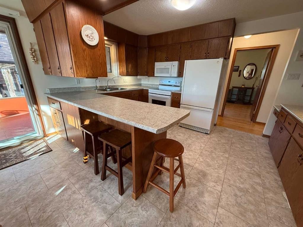 48077 Range Road 3275, Rural, SK - Indoor Photo Showing Kitchen With Double Sink