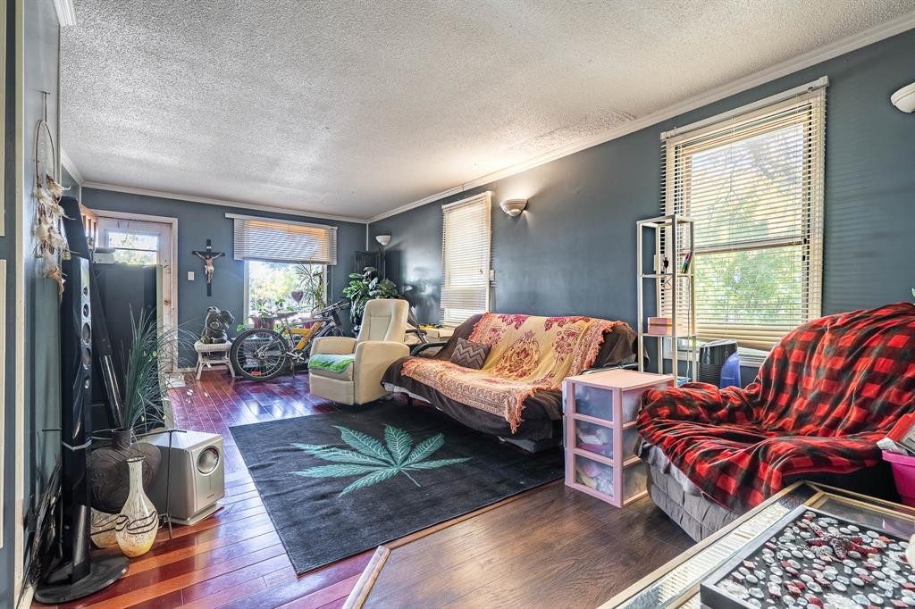 4801 46 Street, Lloydminster, SK - Indoor Photo Showing Living Room