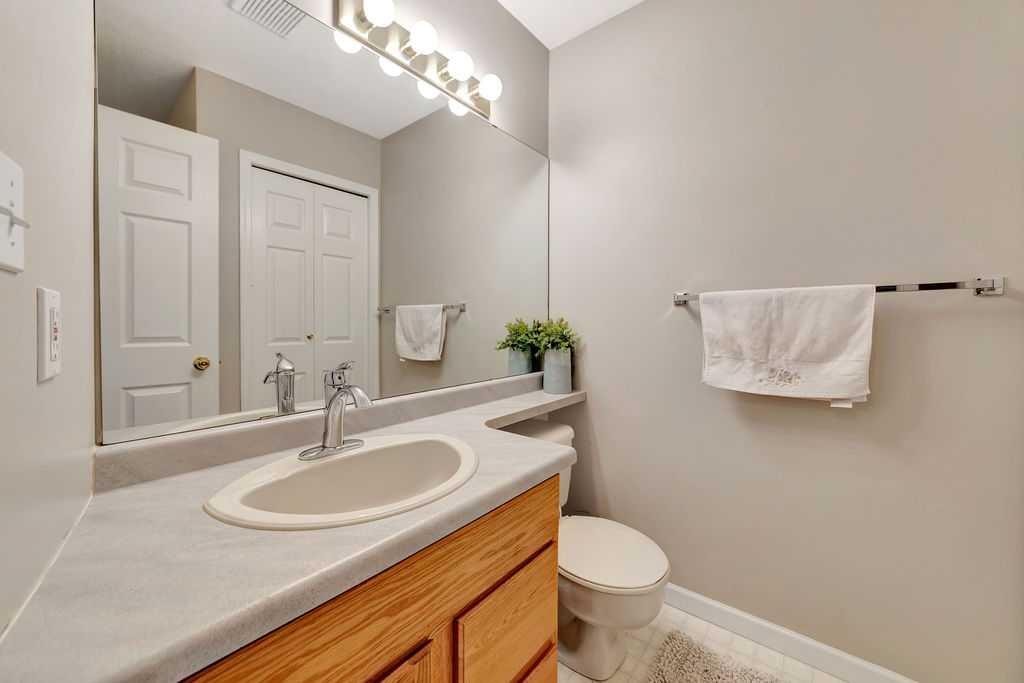 22-4201 56 Avenue, Lloydminster, AB - Indoor Photo Showing Bathroom