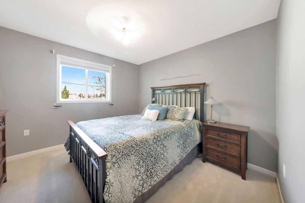 22-4201 56 Avenue, Lloydminster, AB - Indoor Photo Showing Bedroom