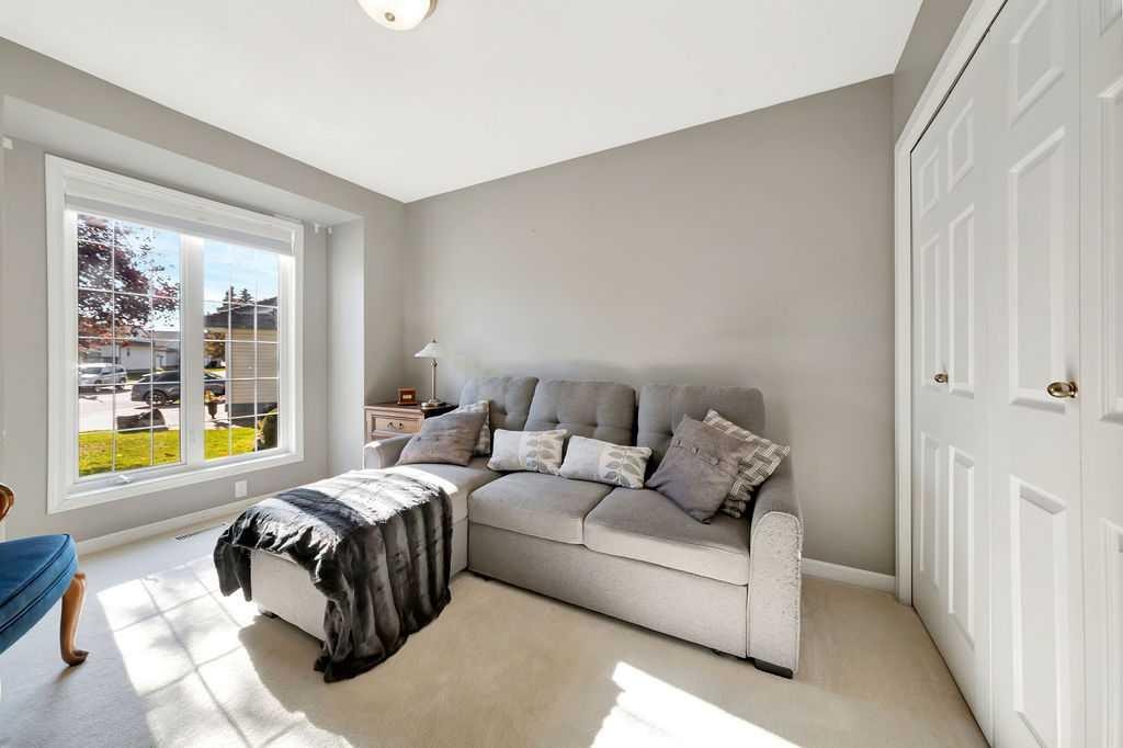 22-4201 56 Avenue, Lloydminster, AB - Indoor Photo Showing Living Room