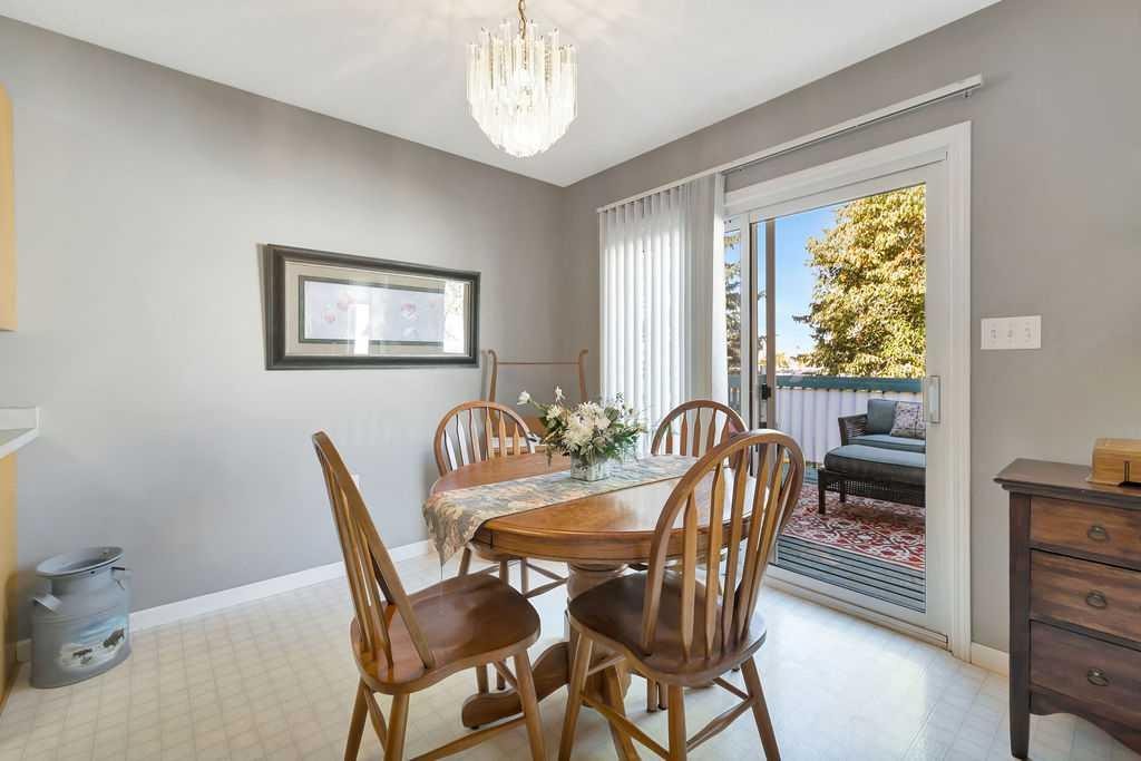 22-4201 56 Avenue, Lloydminster, AB - Indoor Photo Showing Dining Room