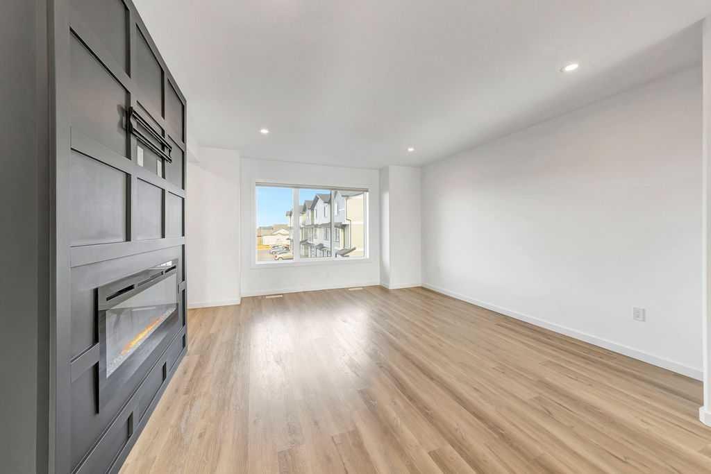 19-3616 41 B Avenue, Lloydminster, SK - Indoor Photo Showing Living Room With Fireplace