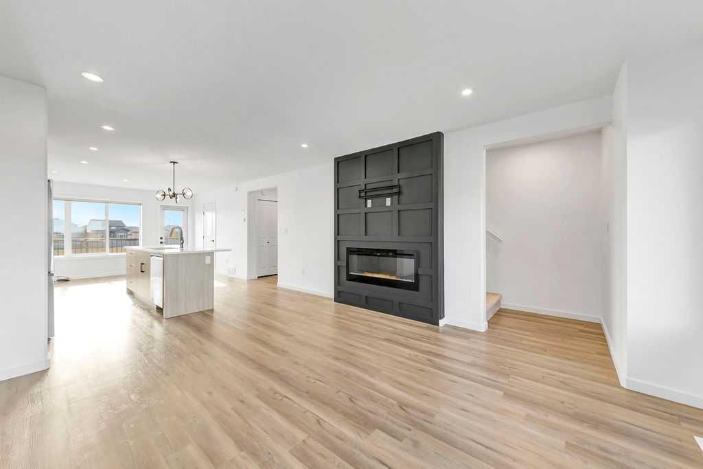 19-3616 41 B Avenue, Lloydminster, SK - Indoor Photo Showing Living Room With Fireplace