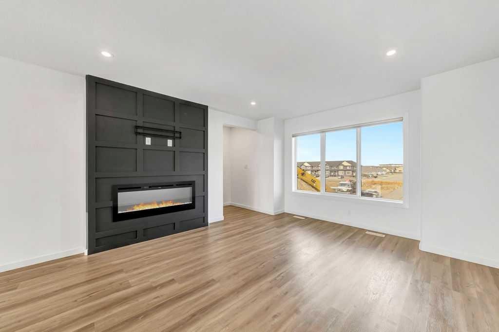 19-3616 41 B Avenue, Lloydminster, SK - Indoor Photo Showing Living Room With Fireplace