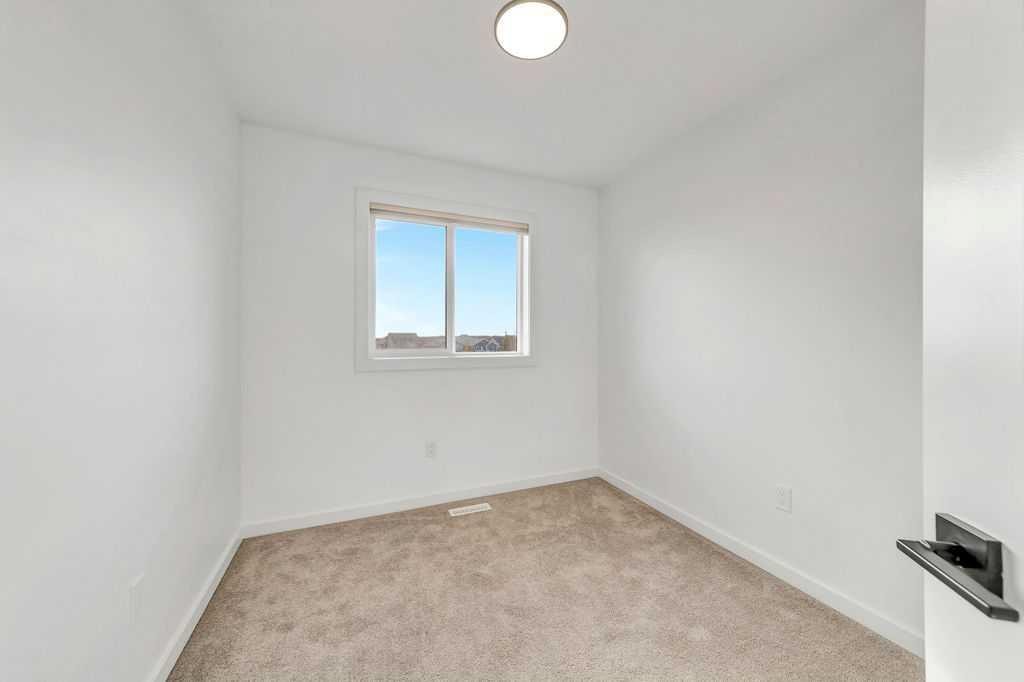 19-3616 41 B Avenue, Lloydminster, SK - Indoor Photo Showing Other Room