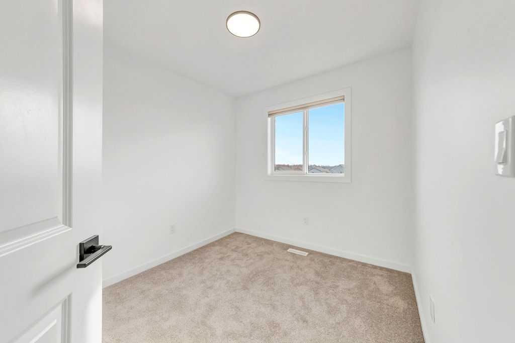 19-3616 41 B Avenue, Lloydminster, SK - Indoor Photo Showing Other Room