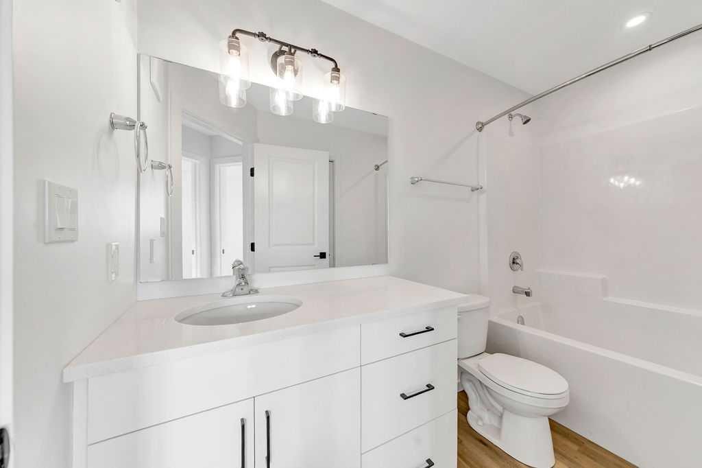 19-3616 41 B Avenue, Lloydminster, SK - Indoor Photo Showing Bathroom