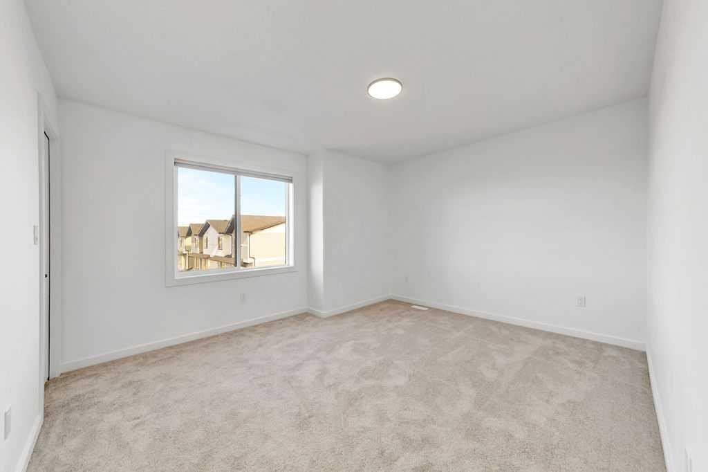 19-3616 41 B Avenue, Lloydminster, SK - Indoor Photo Showing Other Room