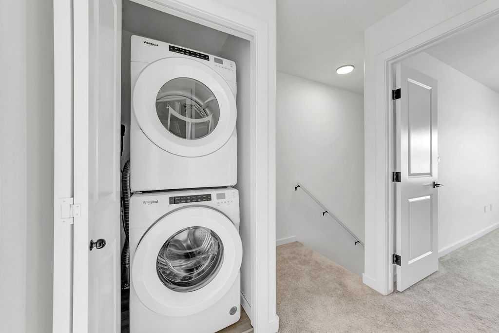 19-3616 41 B Avenue, Lloydminster, SK - Indoor Photo Showing Laundry Room