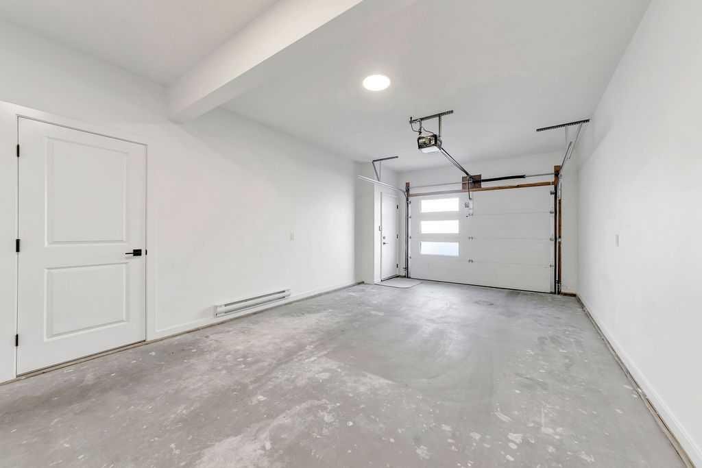 19-3616 41 B Avenue, Lloydminster, SK - Indoor Photo Showing Garage