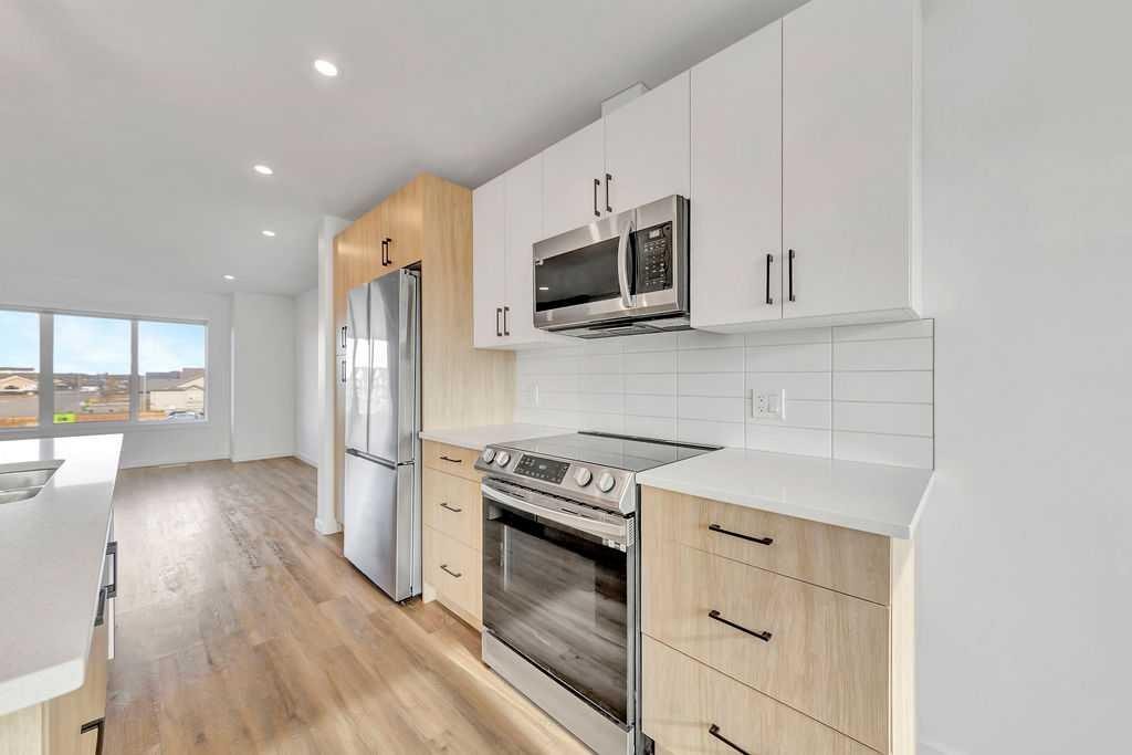 19-3616 41 B Avenue, Lloydminster, SK - Indoor Photo Showing Kitchen With Upgraded Kitchen