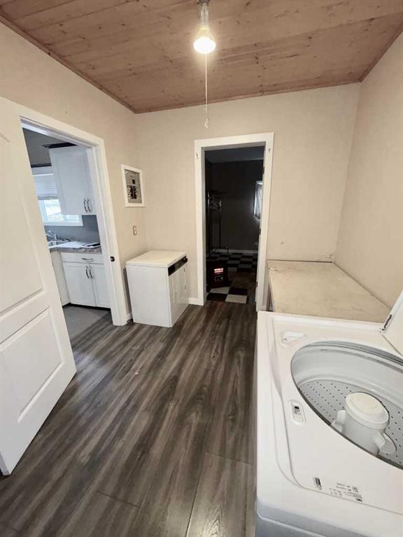 5140 48 Street, Mannville, AB - Indoor Photo Showing Laundry Room