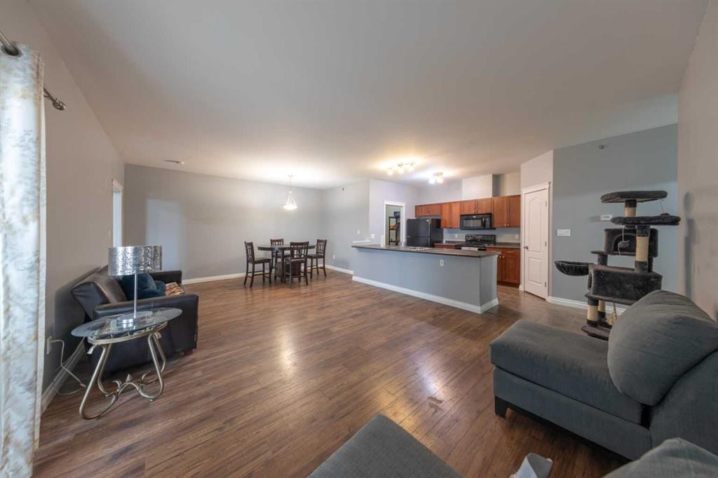 408-6802 42, Lloydminster, AB - Indoor Photo Showing Living Room