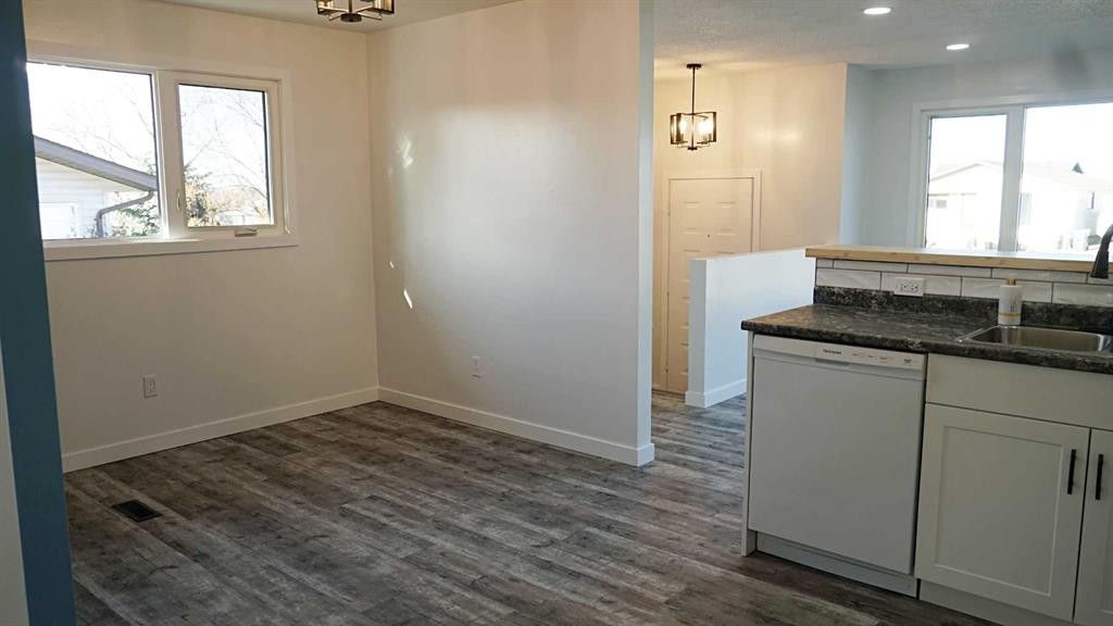 4907 53 Avenue, Kitscoty, AB - Indoor Photo Showing Kitchen