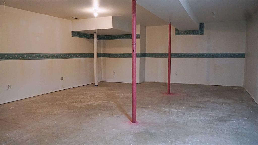 4907 53 Avenue, Kitscoty, AB - Indoor