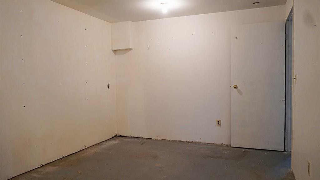 4907 53 Avenue, Kitscoty, AB - Indoor