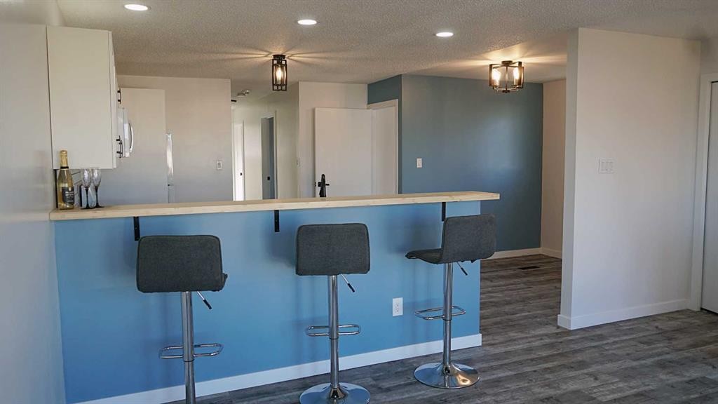 4907 53 Avenue, Kitscoty, AB - Indoor Photo Showing Kitchen
